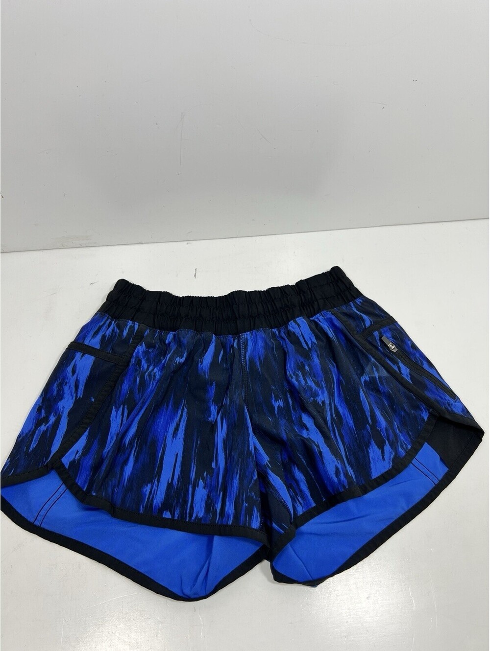 Lululemon Tracker Shorts Women Sz 6 Blue Abstract 3” Running Gym Activewear